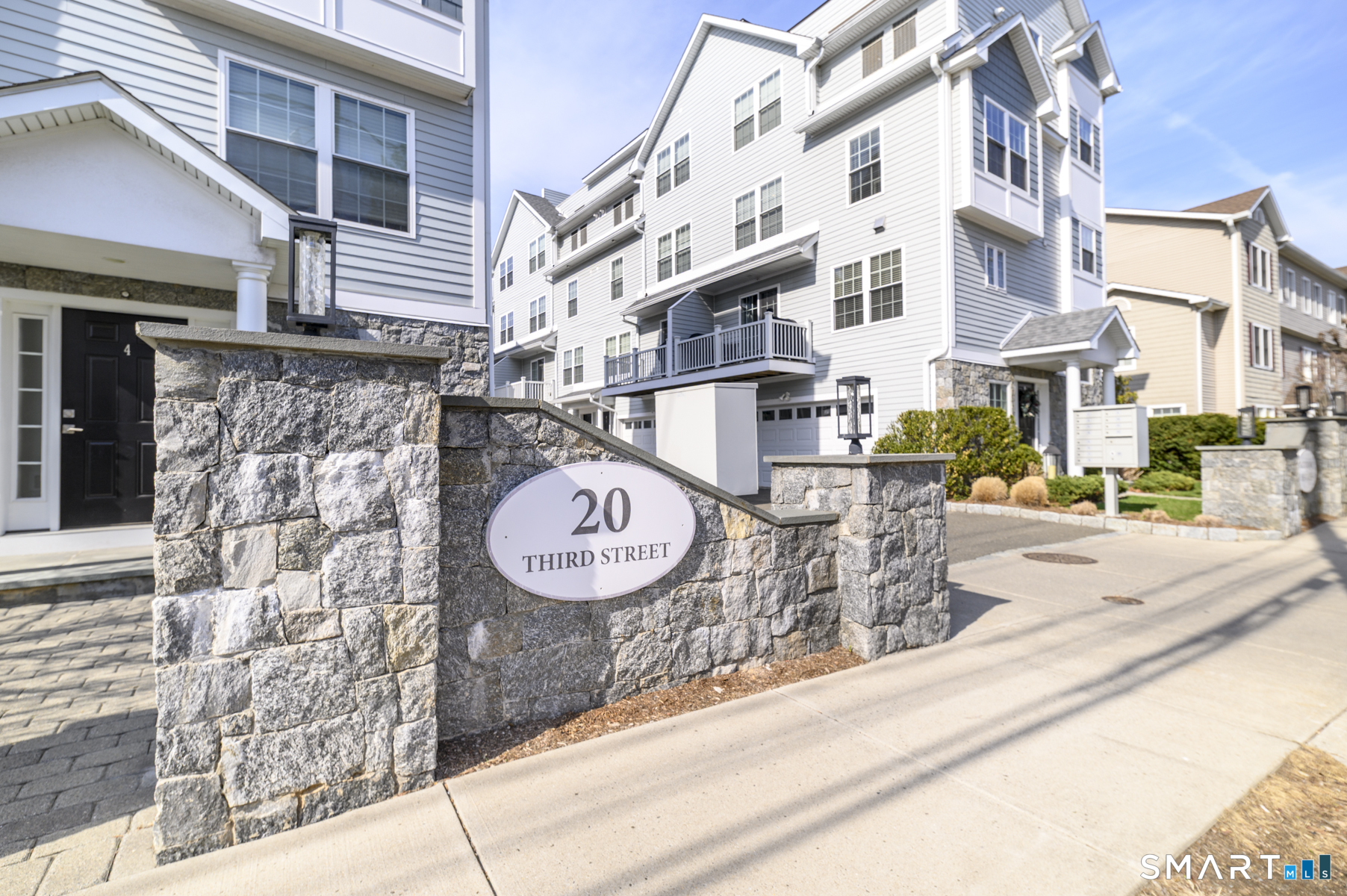 20 Third Street, 18, Stamford, CT 06905 | For Sale at $739,500