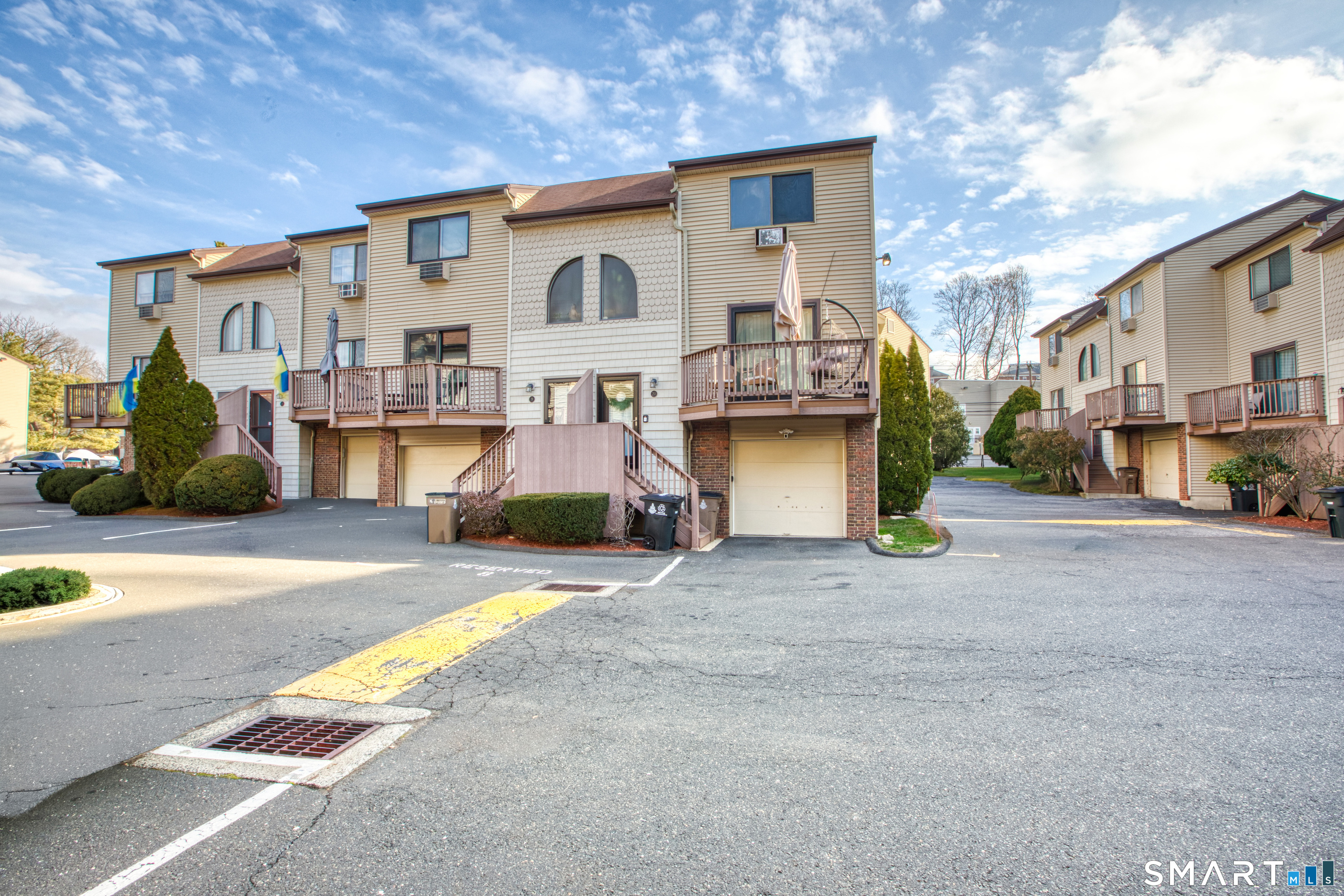 60 Lawn Avenue, 20, Stamford, CT 06902 | For Sale at $493,000