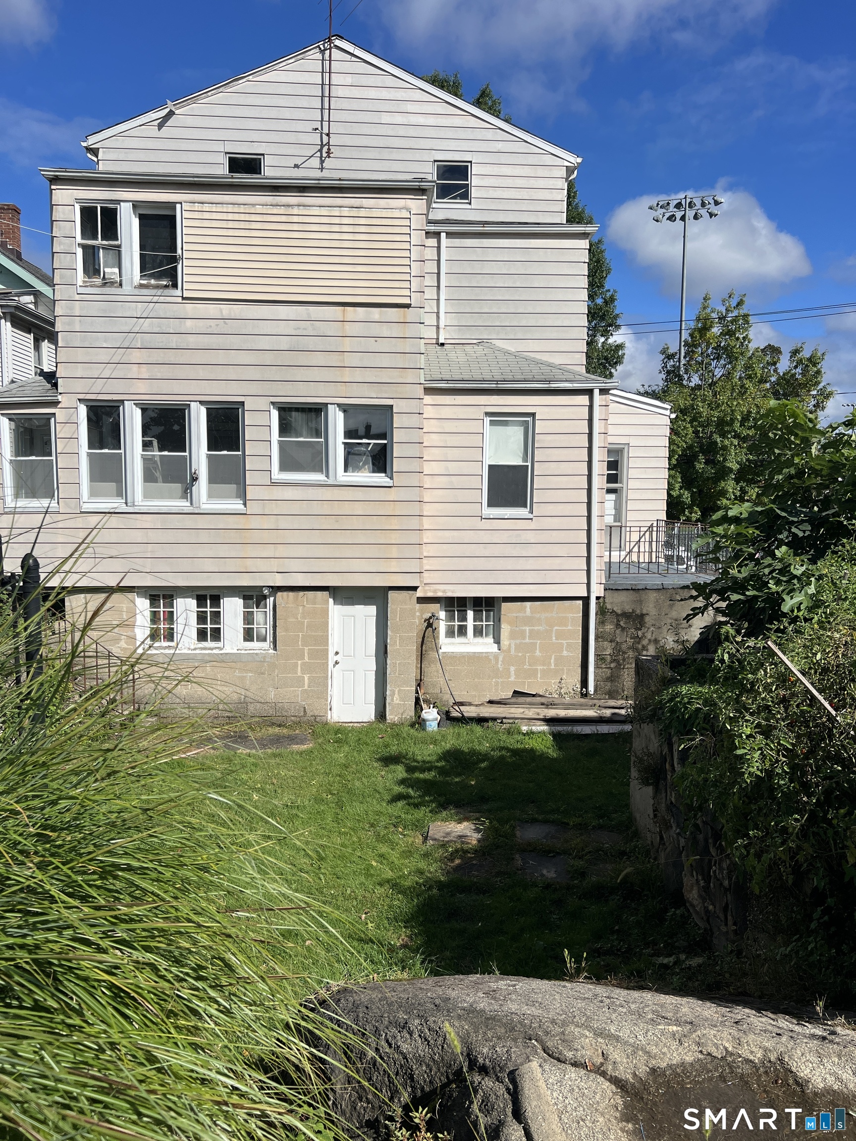 256 Stillwater Avenue, Stamford, CT 06902 | For Sale at $999,000