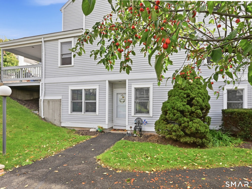  condo home for sale located at 55 Mill Plain Road, 32-1, Danbury, CT 06811
