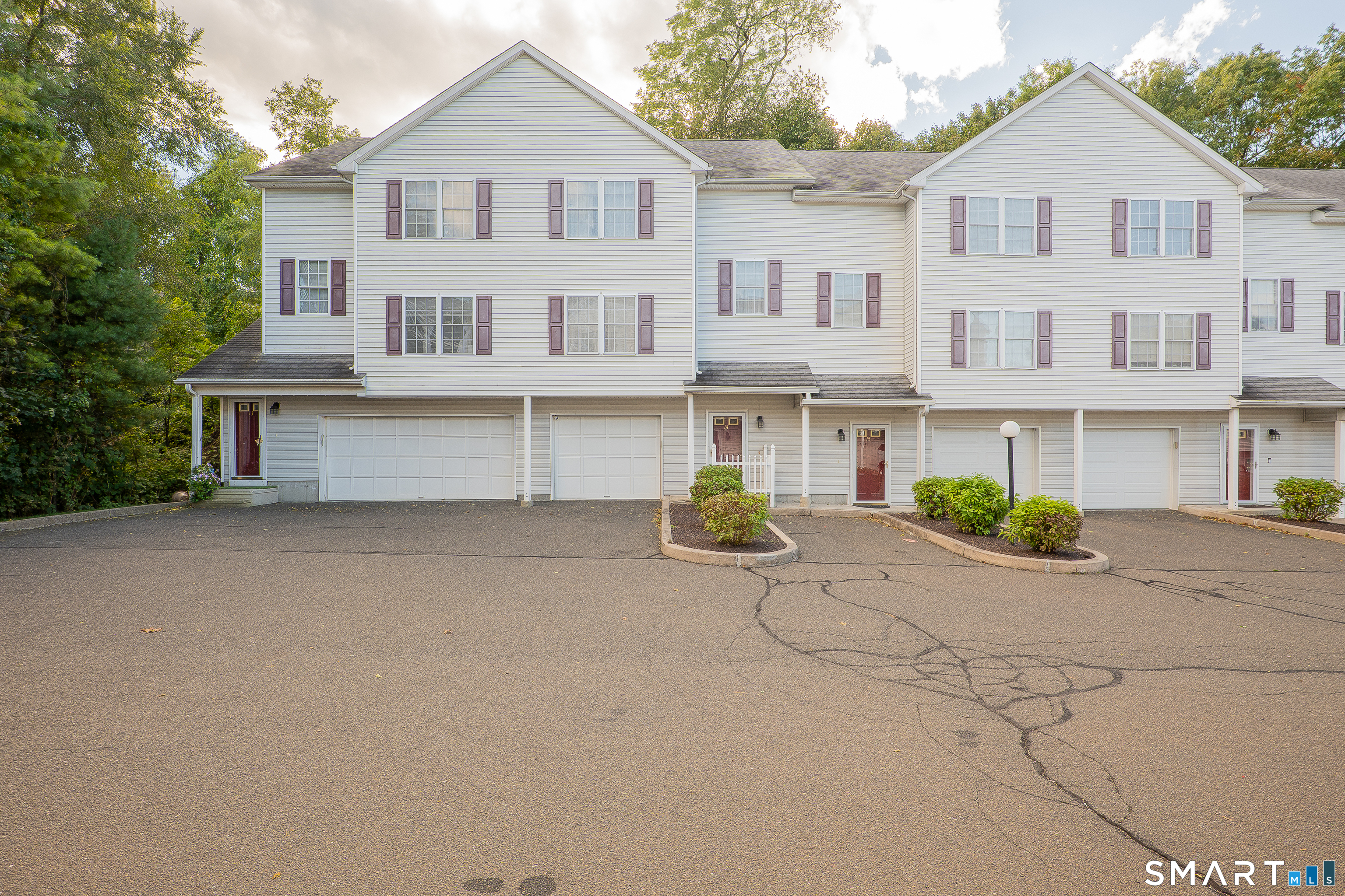 11 Mannions Lane, 14, Danbury, CT 06810 | For Sale at $385,000