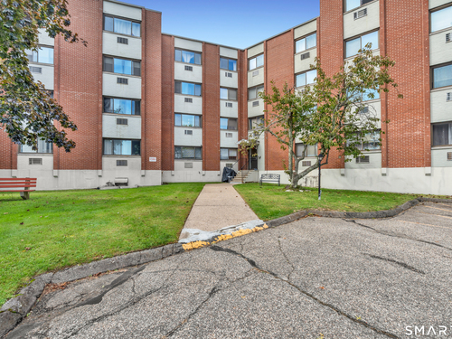  condo home for sale located at 1700 Broadbridge Avenue, c48, Stratford, CT 06614