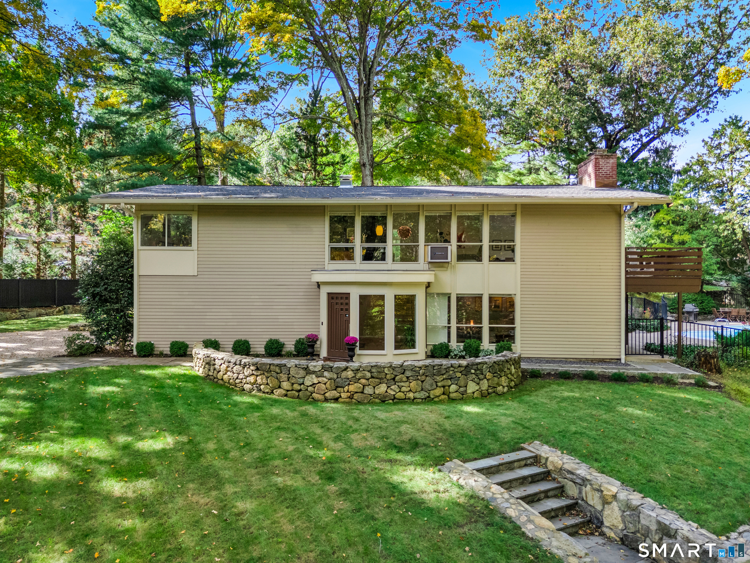450 Cascade Road, Stamford, CT 06903 | For Sale at $1,090,000