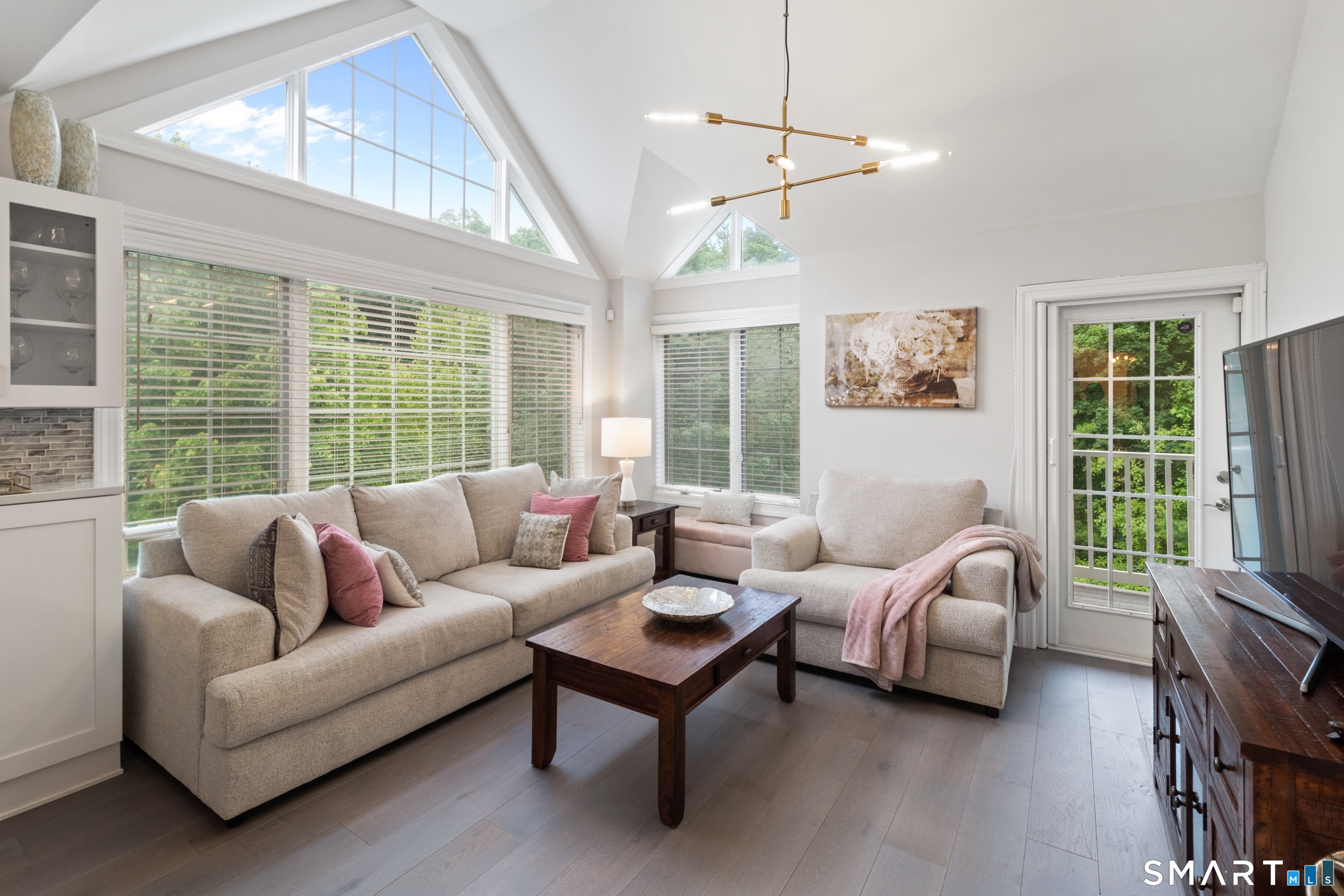 2 Homestead Lane, 407, Greenwich, CT 06831 | For Sale at $749,000
