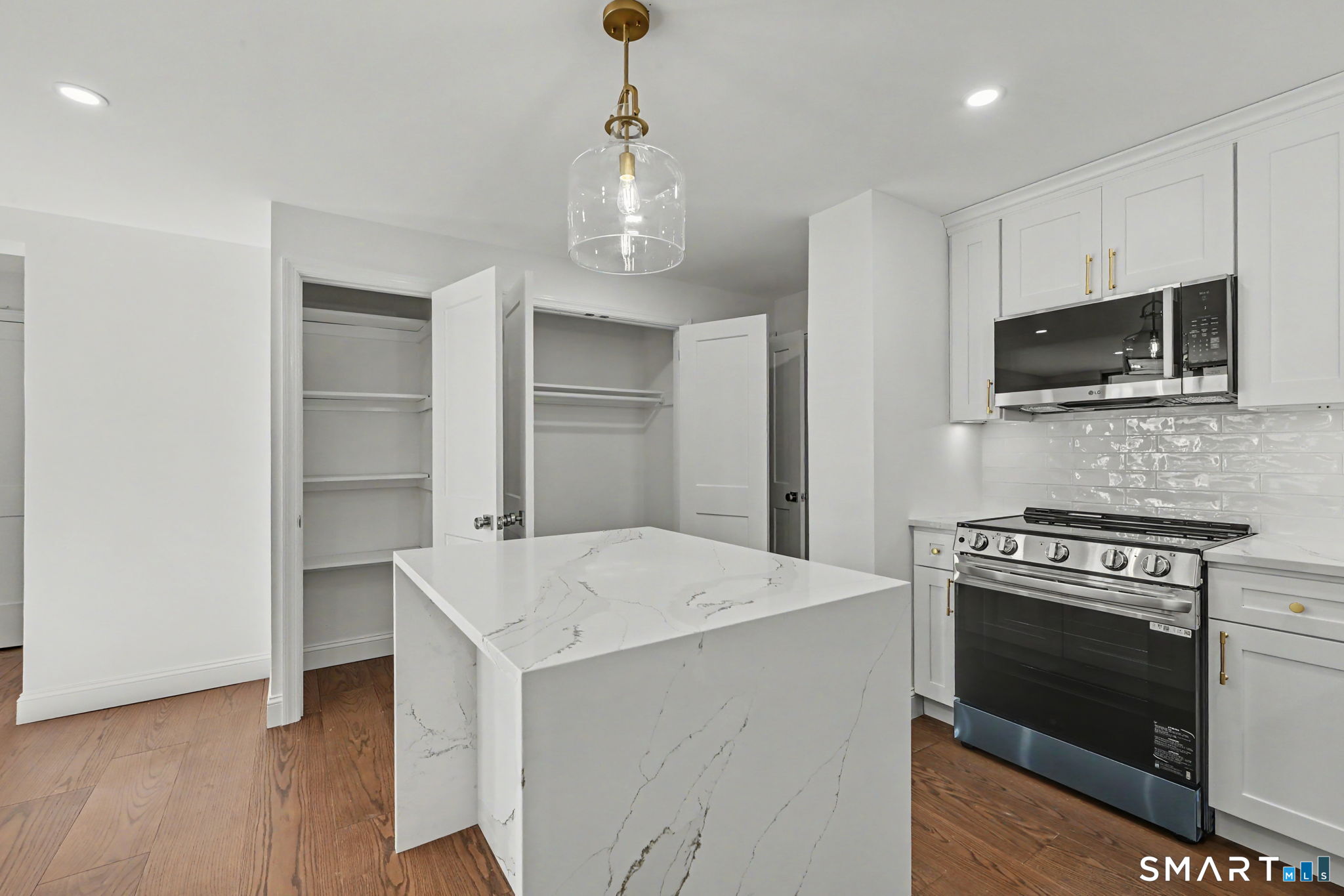 1525 East Putnam Avenue, 206, Greenwich, CT 06870 | For Sale at $449,000