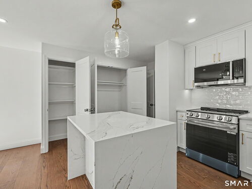  condo home for sale located at 1525 East Putnam Avenue, 206, Greenwich, CT 06870
