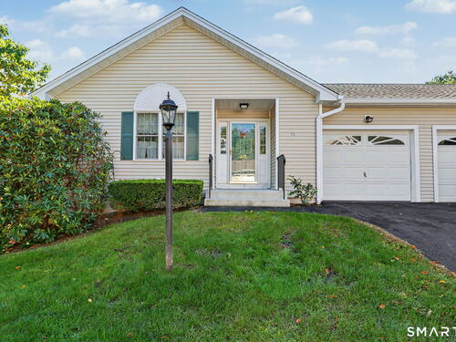  condo home for sale located at 48 Cider Mill Lane, Trumbull, CT 06611