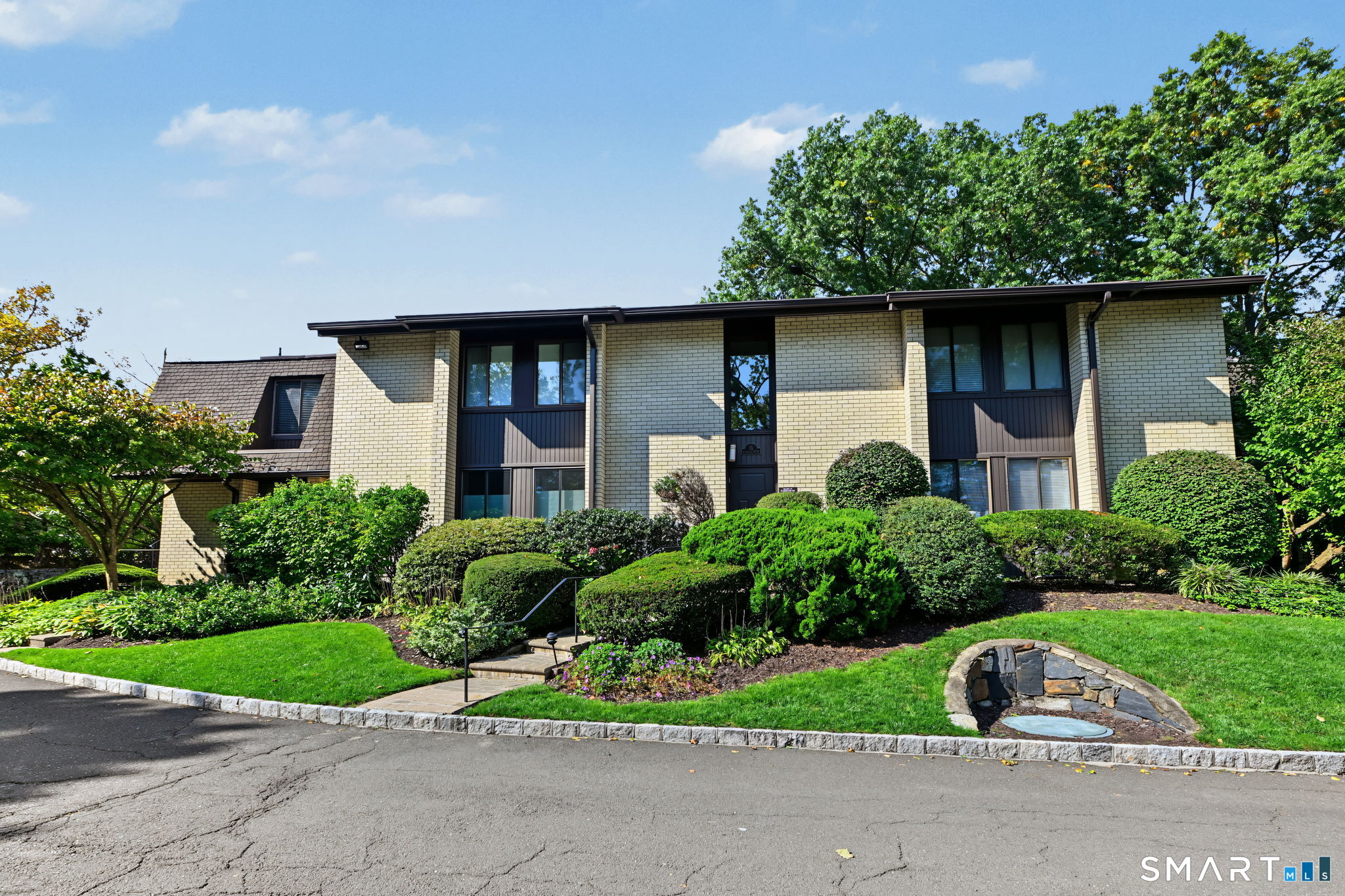 75 Courtland Avenue, 51, Stamford, CT 06902 | For Sale at $499,000