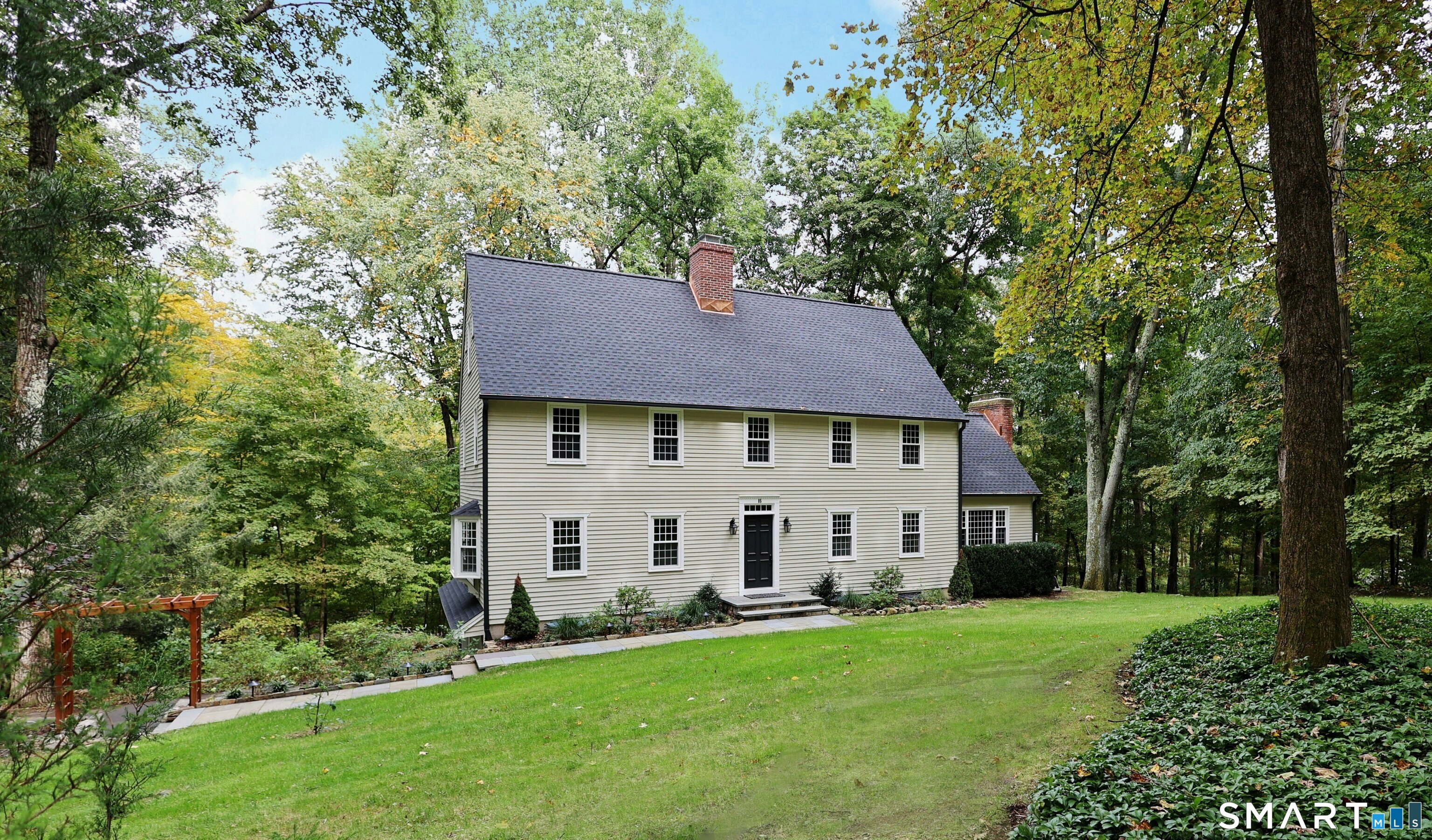 85 Cross Highway, Redding, CT 06896 | For Sale at $975,000