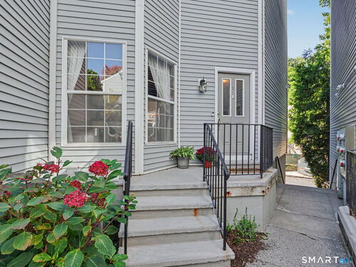  townhouse condo for sale located at 132 Hope Street, j, Stamford, CT 06906
