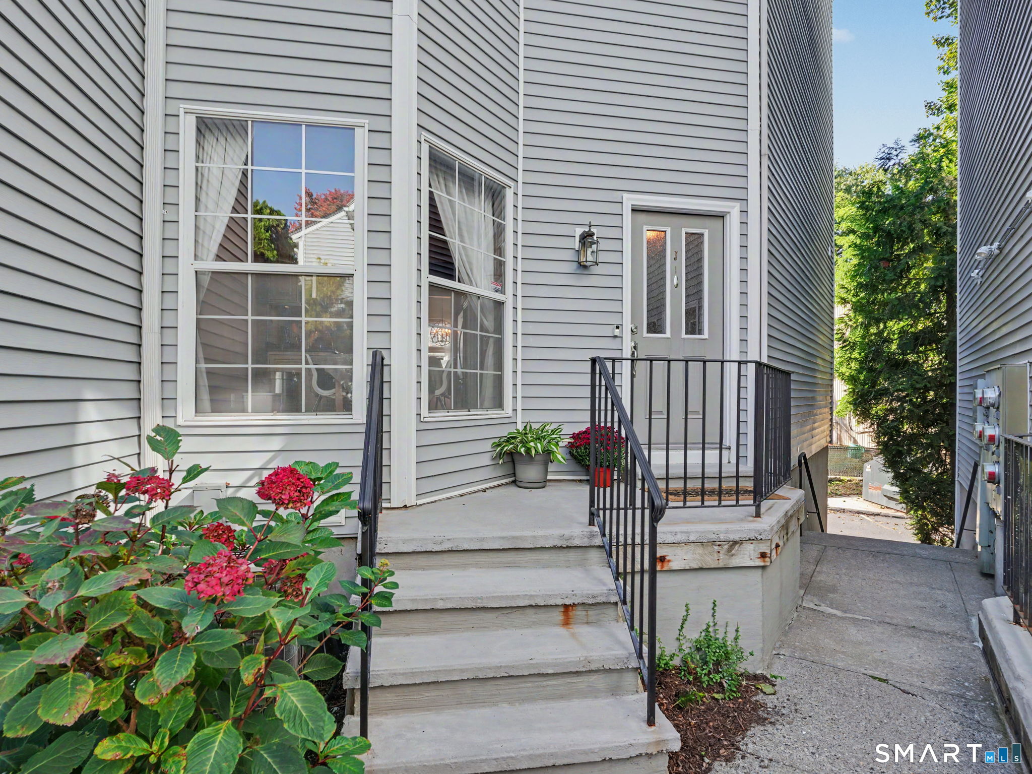 132 Hope Street, j, Stamford, CT 06906 | For Sale at $720,000
