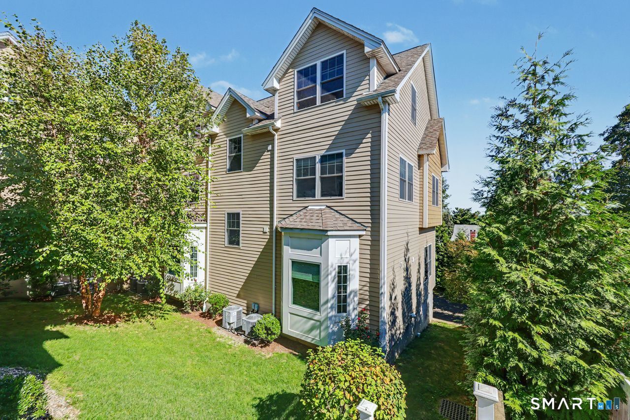 108 Seaside Avenue, 16, Stamford, CT 06902 | For Sale at $829,000