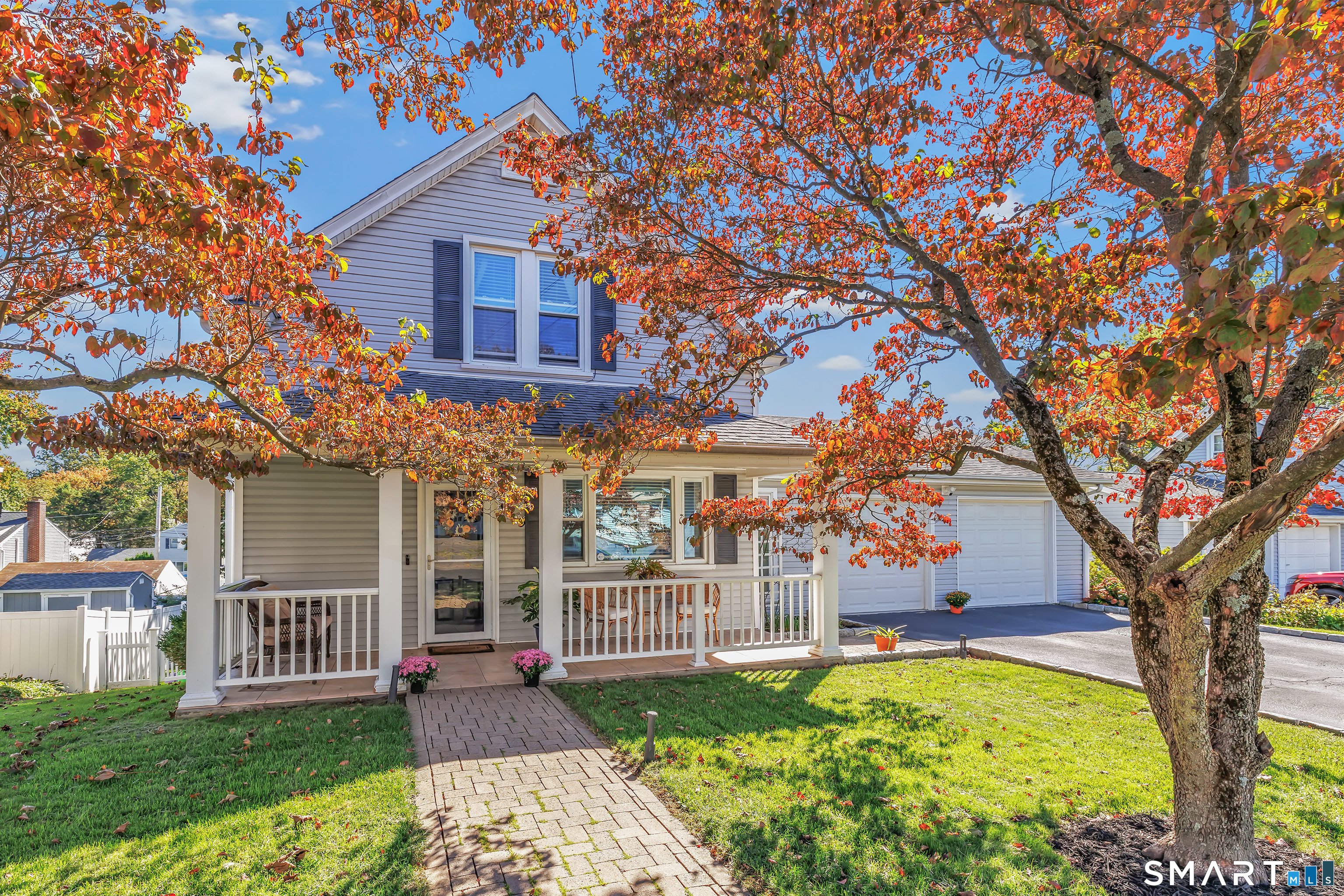 113 Old Stratfield Road, Fairfield, CT 06825 | For Sale at $724,900
