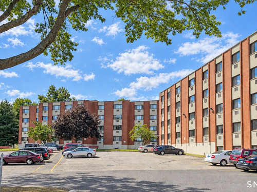  condo home for sale located at 1700 Broadbridge Avenue, a11, Stratford, CT 06614