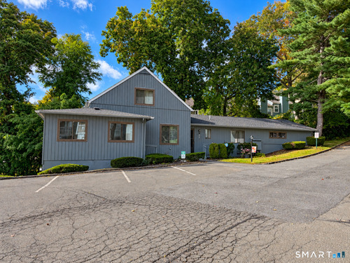  townhouse condo for sale located at 8 Driftway Road, e1, Danbury, CT 06811
