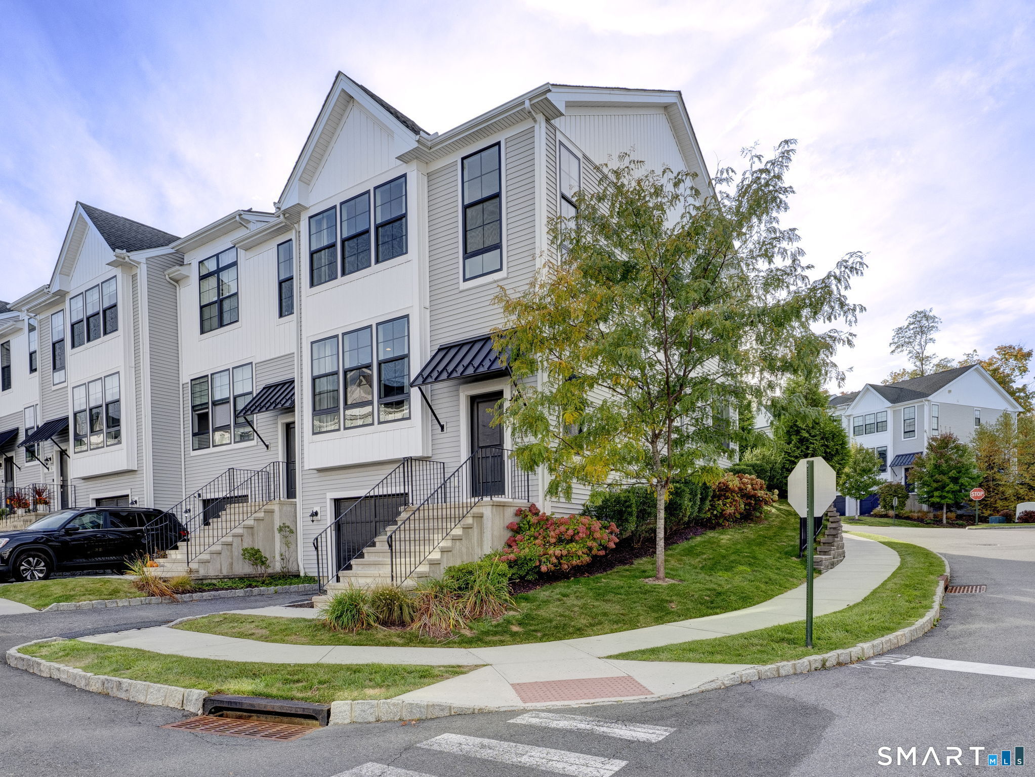 1 West Cross Trail, 120, Danbury, CT 06810 | For Sale at $699,900
