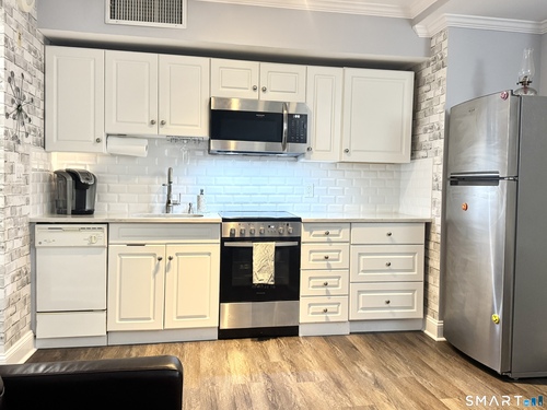  condo home for sale located at 59 Courtland Avenue, 2m, Stamford, CT 06902