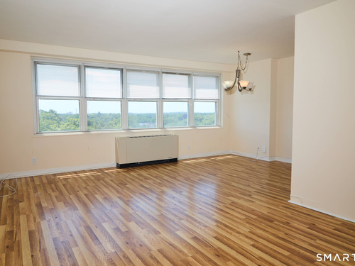  condo home for sale located at 2625 Park Avenue, 7s, Bridgeport, CT 06604