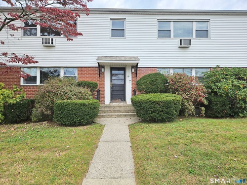  condo home for sale located at 15 Cherry Hill Drive, 2a, Bridgeport, CT 06606