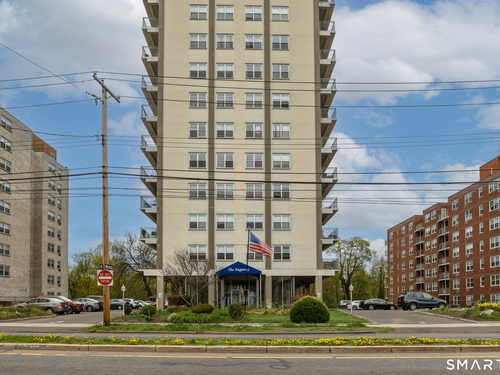  condo home for sale located at 2370 North Avenue, 4c, Bridgeport, CT 06604
