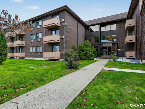  condo home for sale located at 40 California Street, c11, Stratford, CT 06615