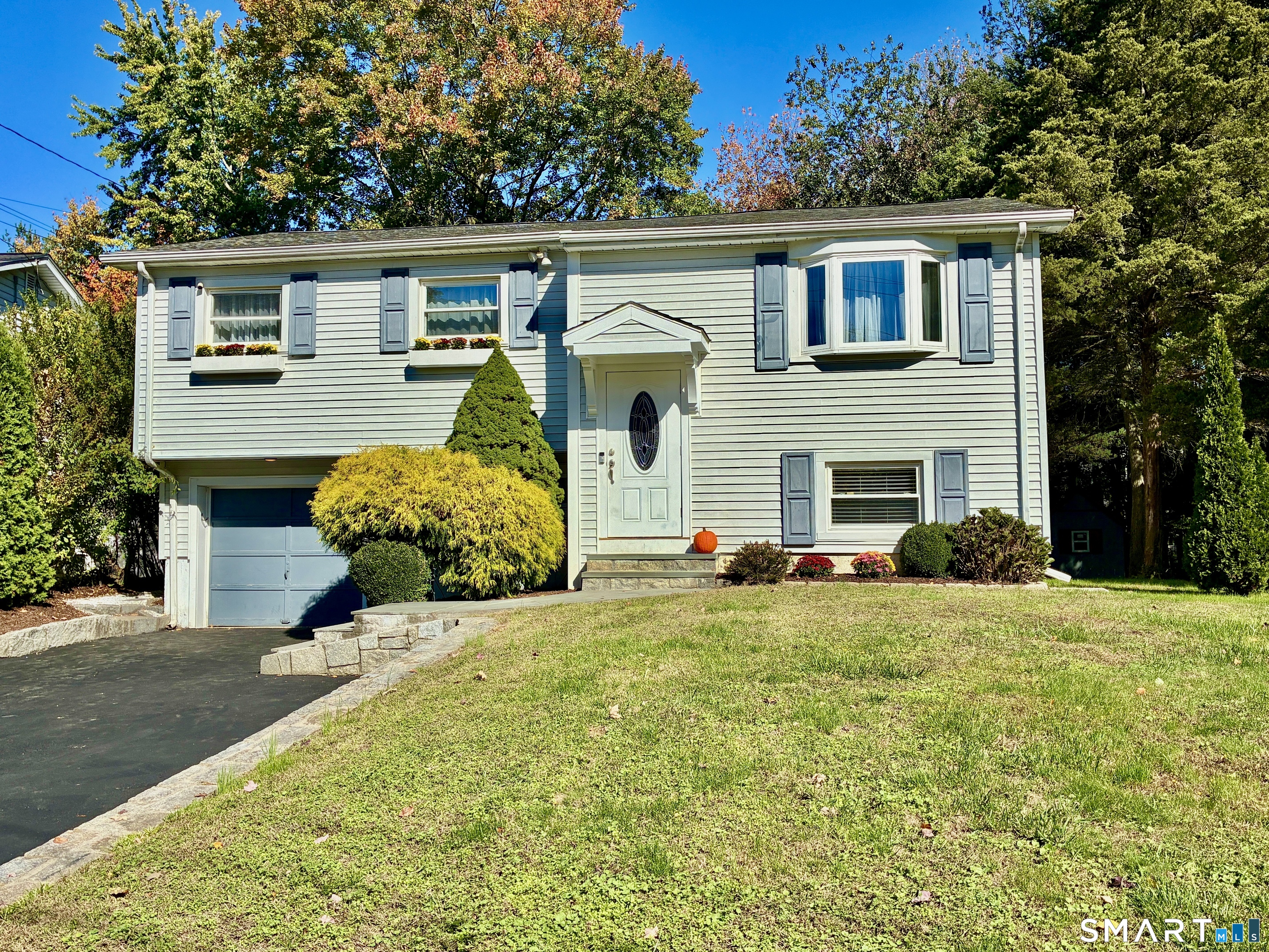 6 Country Club Road, Norwalk, CT 06851 | For Sale at $780,000