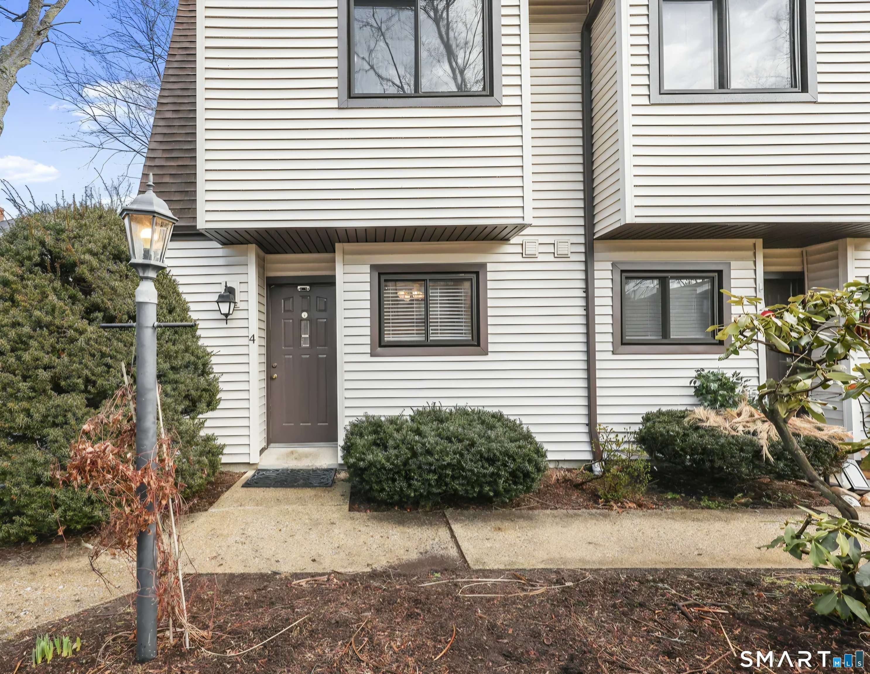 329 Strawberry Hill Avenue, 4, Norwalk, CT 06851 | For Sale at $385,000
