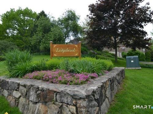 condo home for sale located at 5 Ledgebrook Drive, 5, Norwalk, CT 06850