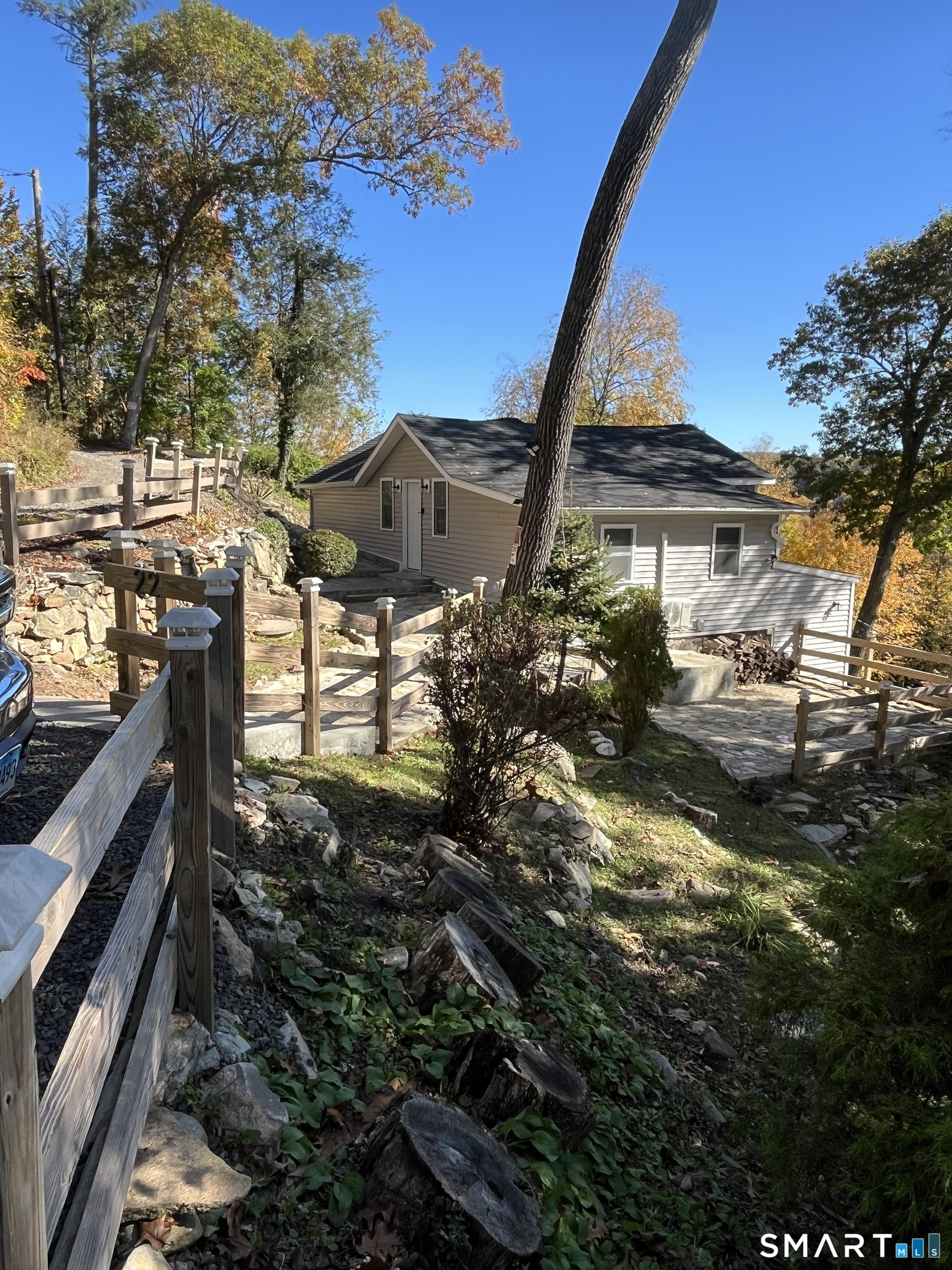 22 Hemlock Trail, Newtown, CT 06482 | For Sale at $413,500