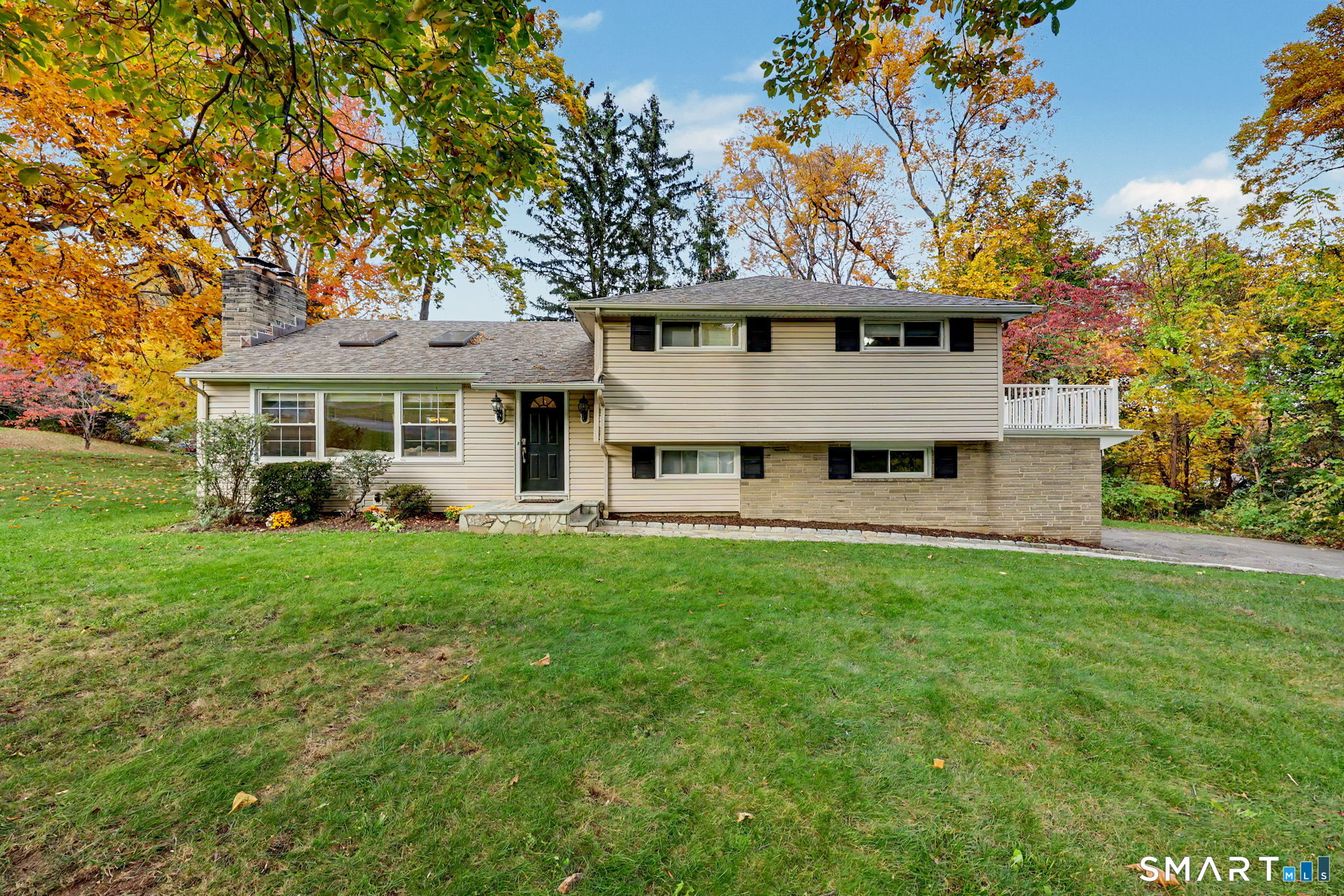 15 Geraldine Circle, Trumbull, CT 06611 | For Sale at $609,900