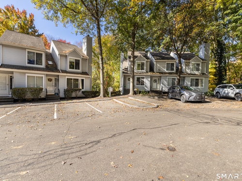  condo home for sale located at 20 East Pembroke Road, 30, Danbury, CT 06811