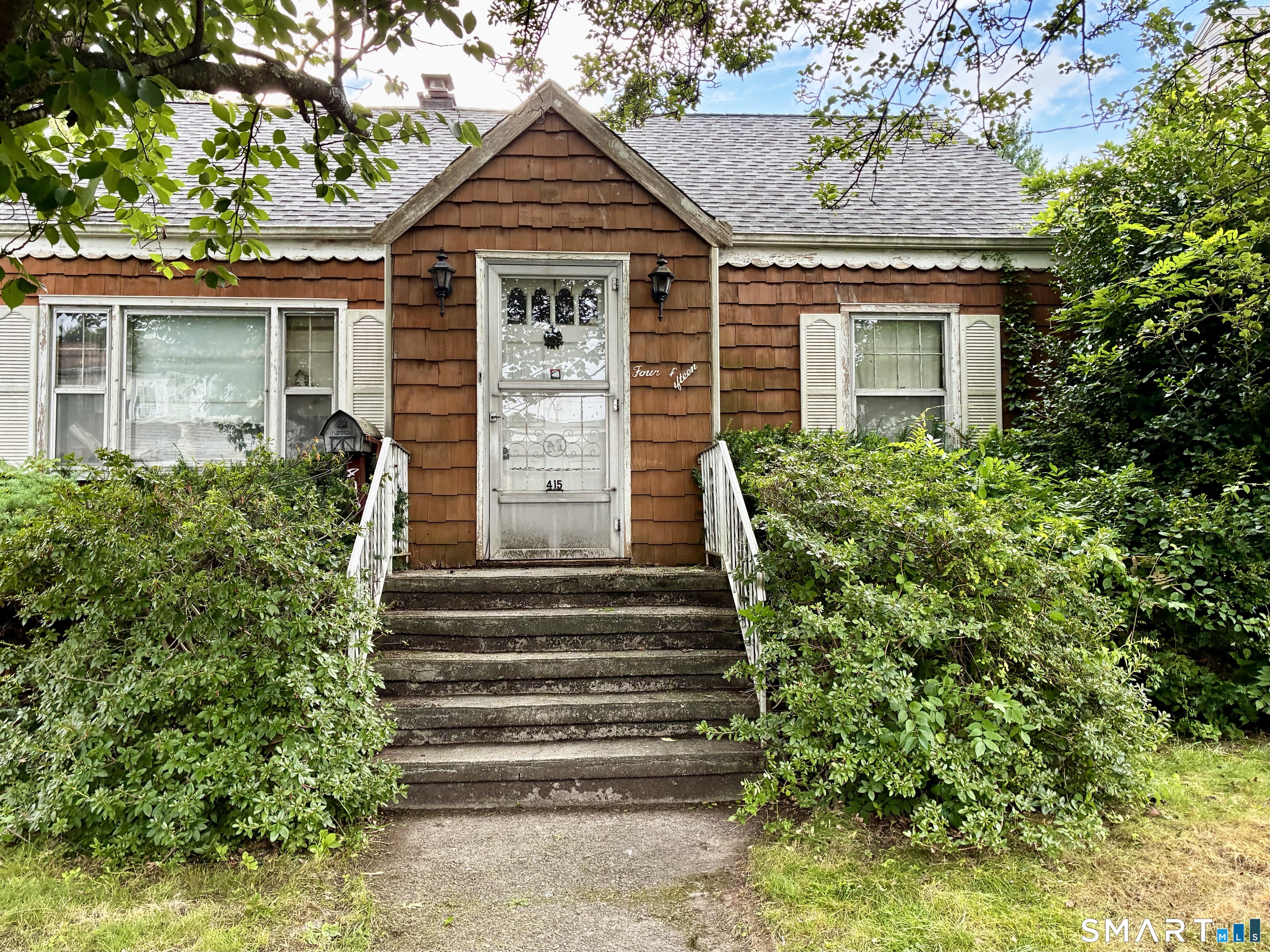 415 Light Street, Stratford, CT 06614 | For Sale at $199,900