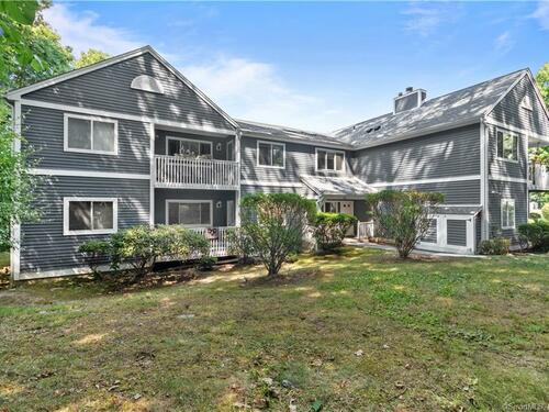 condo home for sale located at 304 Fairmount Drive, b, Monroe, CT 06468