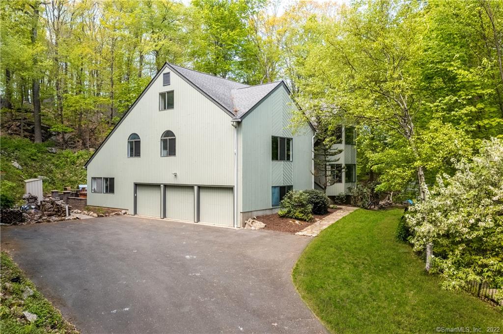 11 Fawn Crest Drive, New Fairfield, CT 06812 contemporary single family home sold