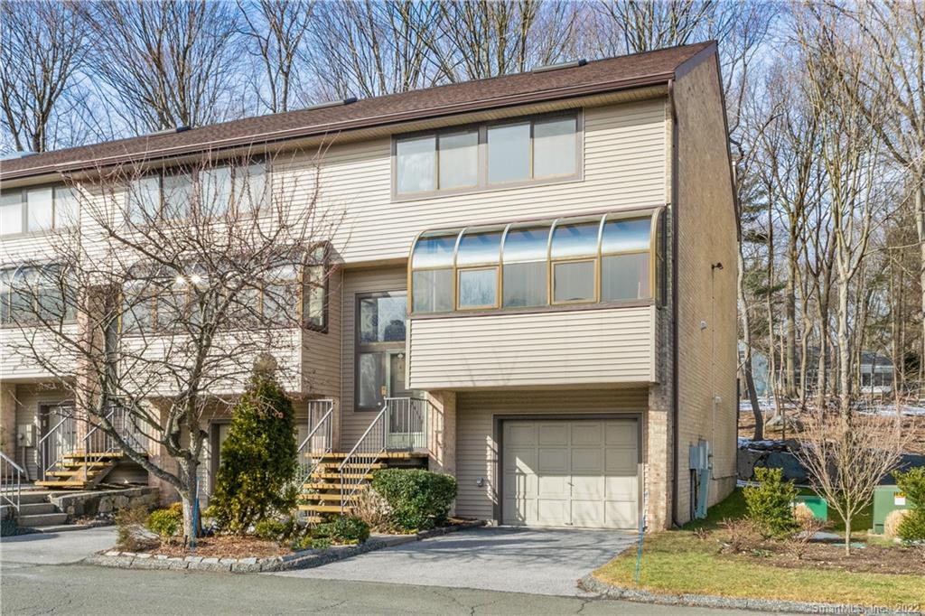 2539 Bedford Street, 38j, Stamford, CT 06905 townhome condo sold
